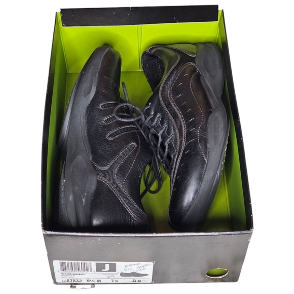 Clarks WaveWalk Black Leather Comfort Walking Shoes 9.5M w/ Box - Picture 2 of 11